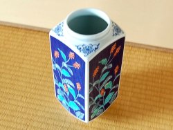 画像2: 【有田焼】濃草花　角花瓶（木箱入）