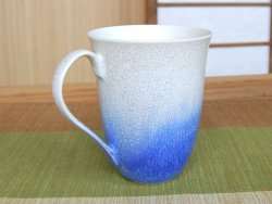 画像2: 【有田焼】藍染水滴　マグカップ（馬場真右エ門窯/木箱付）