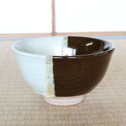 画像2: 【有田焼】朝鮮唐津掛分　抹茶碗 （木箱入）
