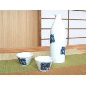 画像: 【有田焼】角紋タコ唐草 日本酒 半酒器セット