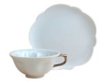 画像: 【有田焼】白磁（プラチナハンドル） 桜ティーカップ碗皿