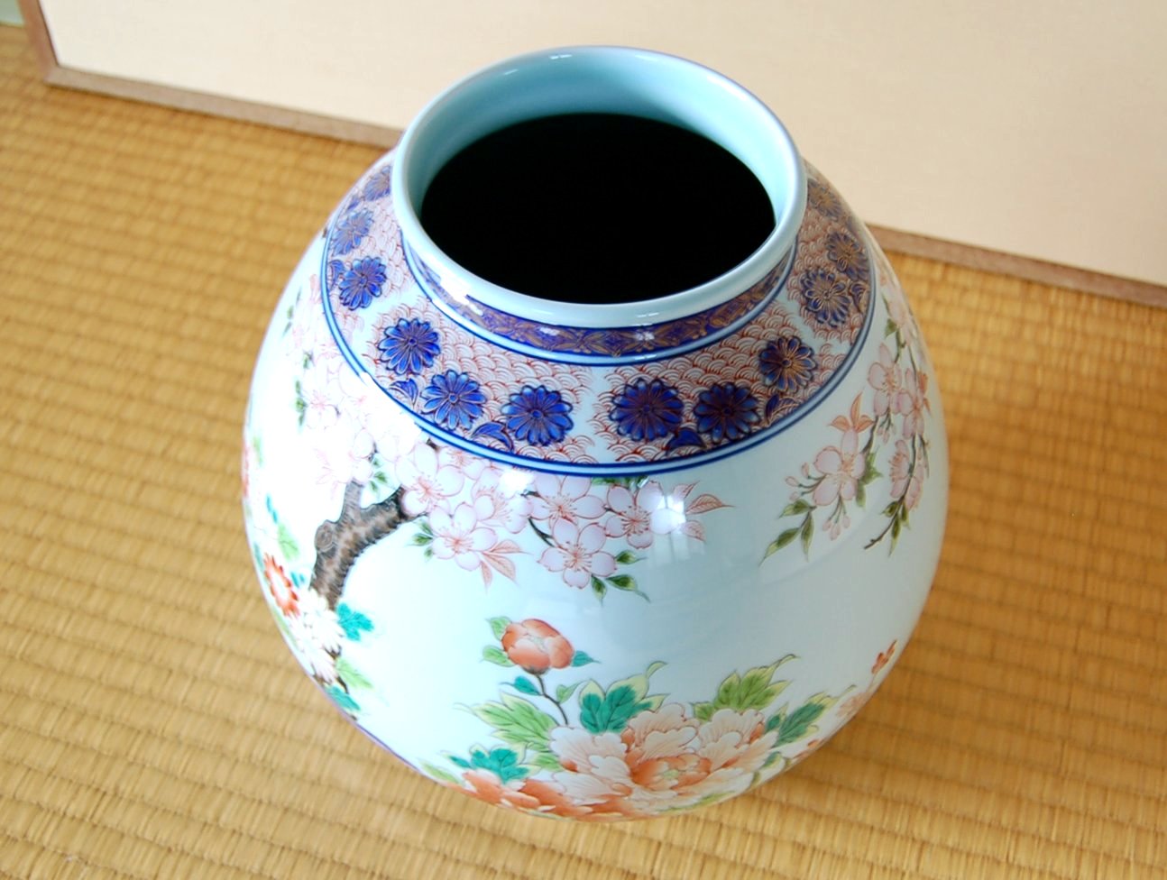 画像3: 【有田焼】花桜季　花瓶（木箱入）