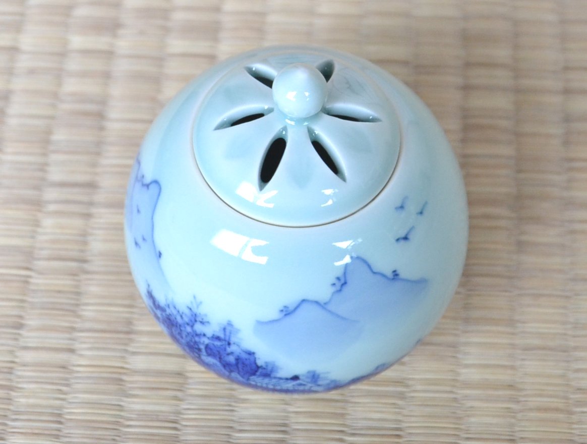 画像3: 【有田焼】青磁山水　うり型（小）香炉（木箱入）