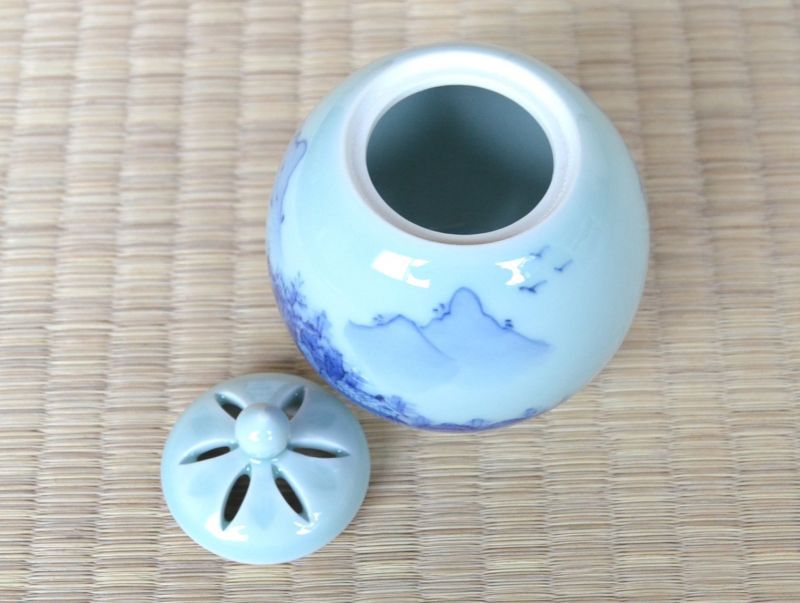 画像4: 【有田焼】青磁山水　うり型（小）香炉（木箱入）
