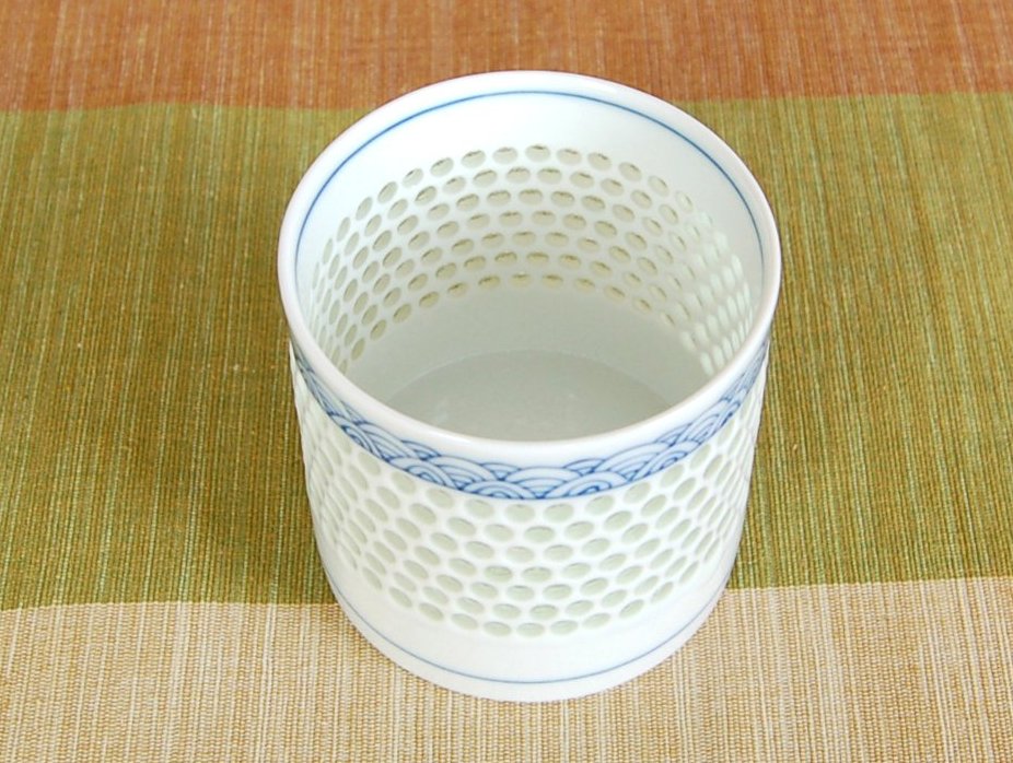 画像2: 【有田焼】水晶彫青海波　ロックカップ
